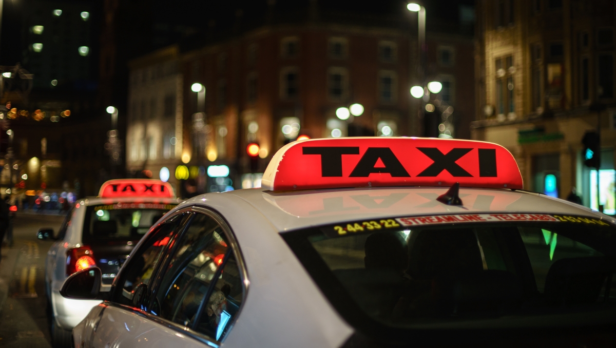 Build XoooX like Taxi app : XOOOX challenging Uber with its ground-breaking new ride-hailing app