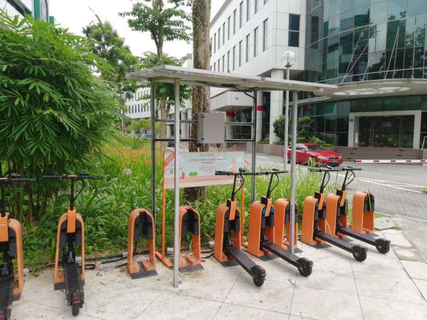 singapore-based-electric-scooter-startup-neuron-wows-ces-solar-powered-charging-modular-docking-stations